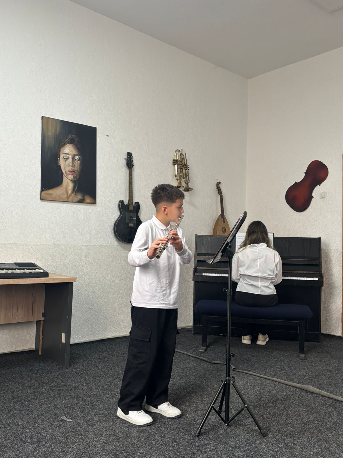 “Tingujt Shqiptarë në Duart e Rinisë”