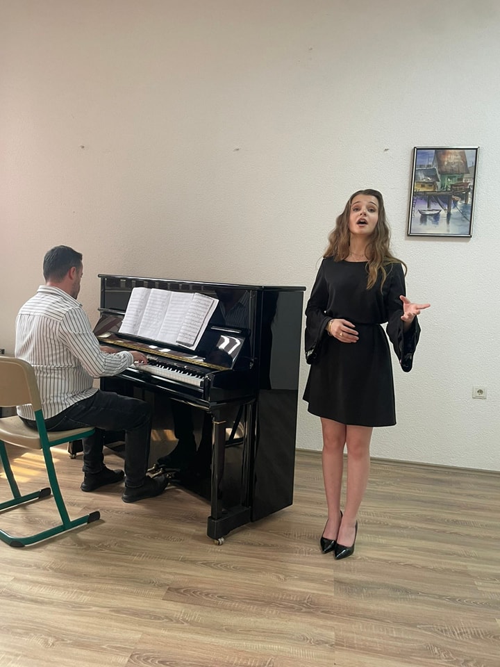 Koncerti i Aktivit të Solo-Këndimit!