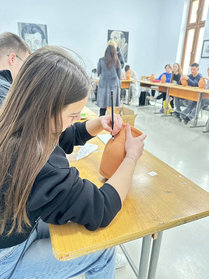Punëtori dy-ditore me rastin e 8 Marsit