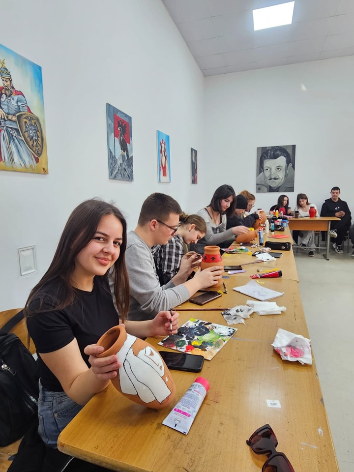 Punëtori dy-ditore me rastin e 8 Marsit