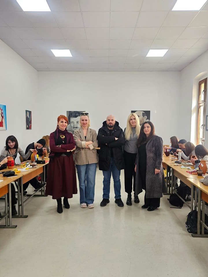 Punëtori dy-ditore me rastin e 8 Marsit