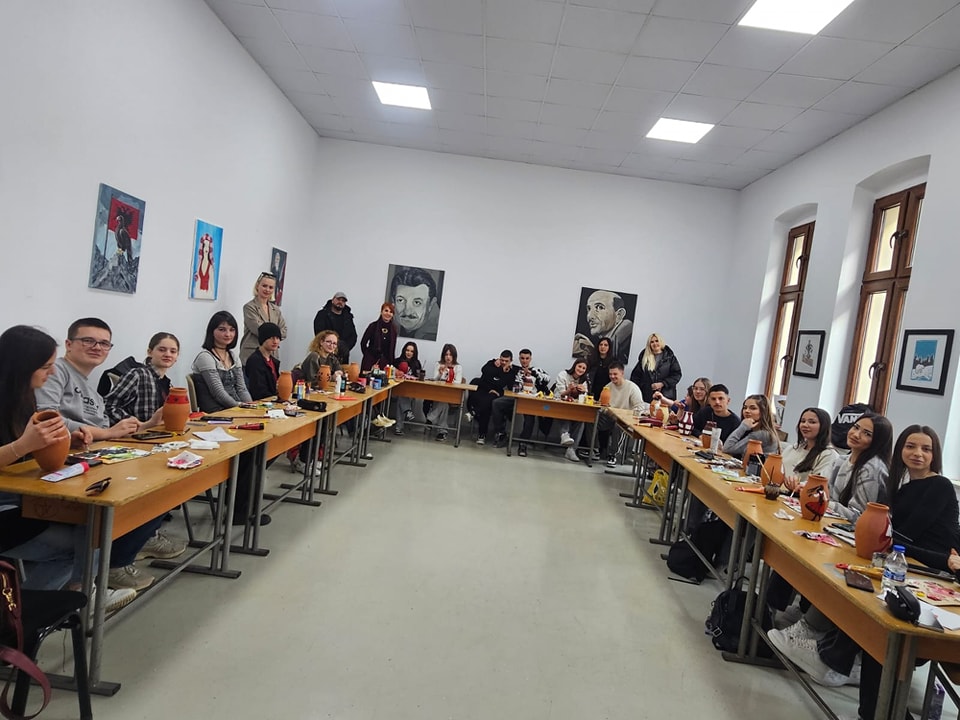 Punëtori dy-ditore me rastin e 8 Marsit